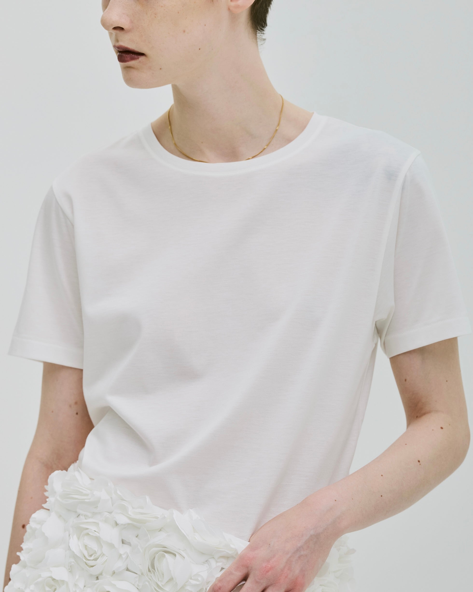【関税込み】Cormio ホワイト Do Something Tシャツ Cormioのホワイト Do Something Tシャツがセール中